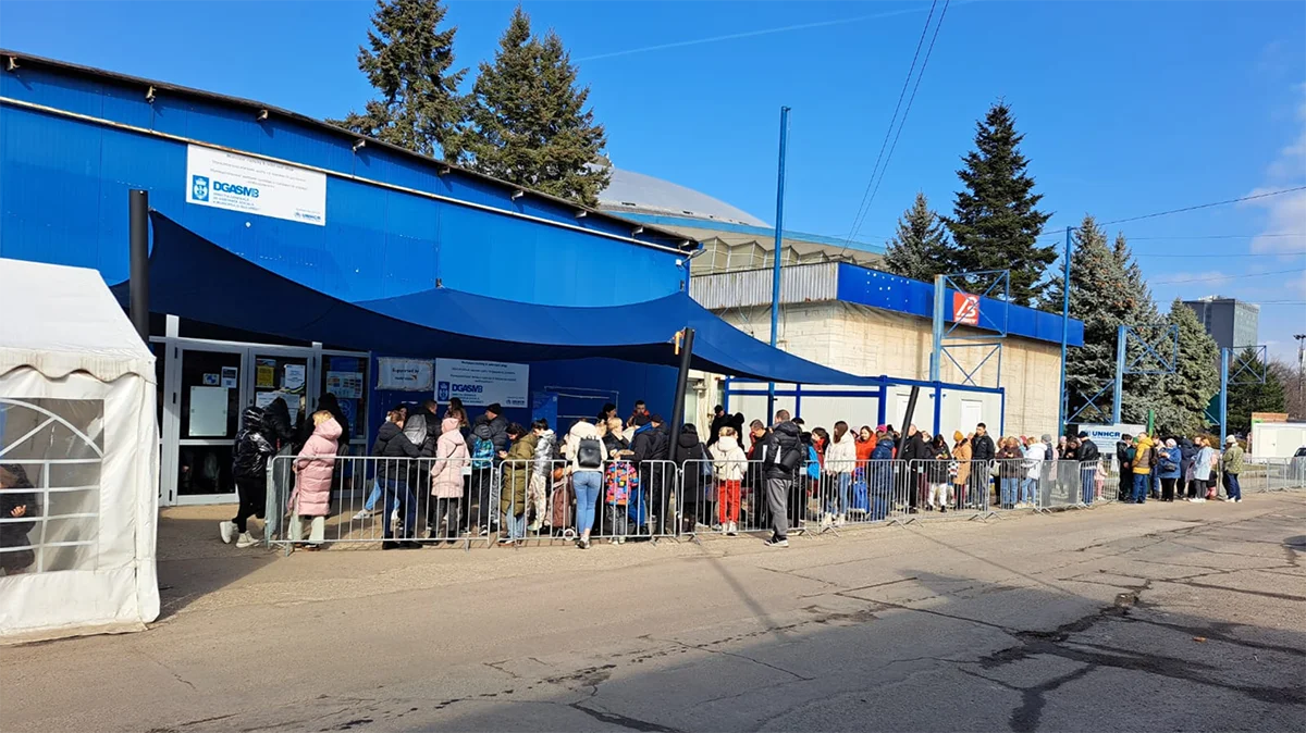 Eine lange Warteschlange.