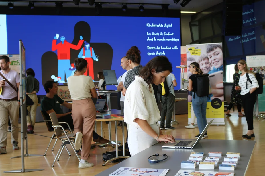 Stimmung Tagung Kinderrechte 2022 Marktplatz